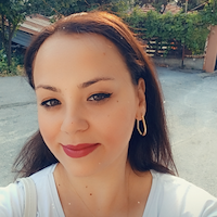 Ev işlerine yardımcı,  Nadide, KONAK