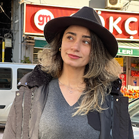 Çocuk bakıcısı,  Mona, SISLI