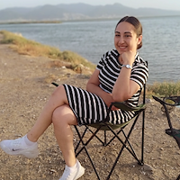 Ev işlerine yardımcı , Nadya, BAYRAKLI
