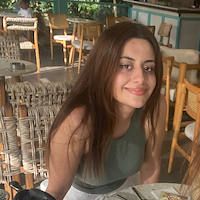Ev işlerine yardımcı,  Hacer, IZMIR