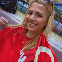 Ev işlerine yardımcı,  Seda Leyla, BAYRAKLI